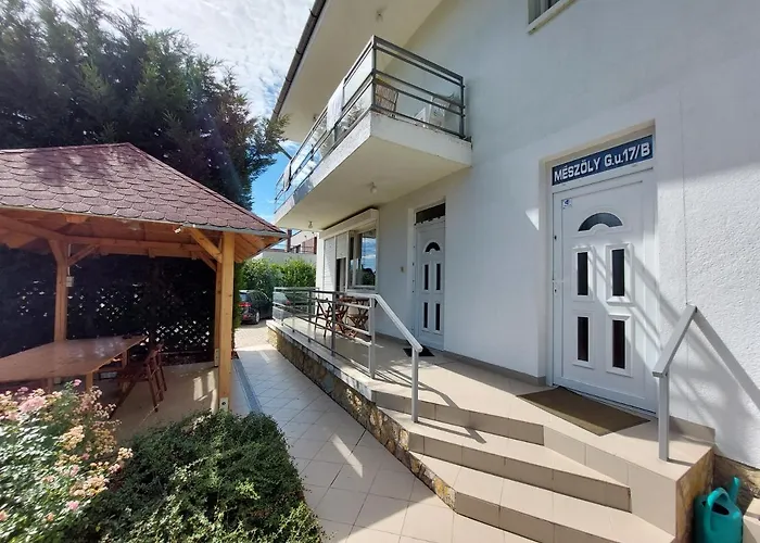 Golden Beach Apartments